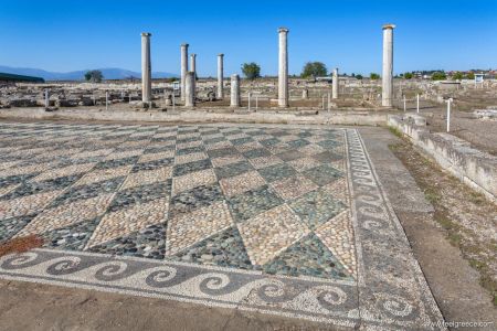 Hire a car in Thessaloniki and Explore Pella